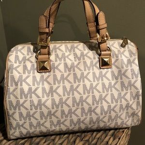 ❗️CLOSET CLOSING Michael Kors satchel